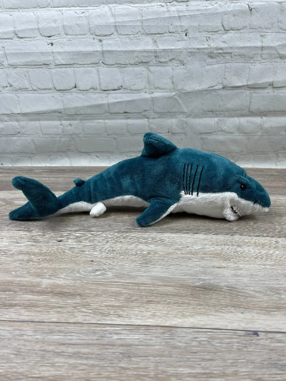NWT ADVENTURE NEWPORT AQUARIUM'S REALISTIC SHARK PLUSH/STUFFED ANIMAL 13”